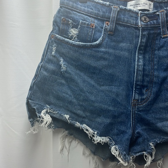 Abercrombie & Fitch Distresses Mom Jean Short- 28 - Picture 4 of 5